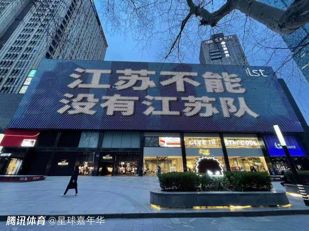 有观众表示，“吴京这次养了只‘海基米’，九溟和海奇正代表了人类与自然和谐共处的关系”